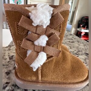 Koolburra by Ugg size 6 boots with bows! Super cute and warm. Gently worn.